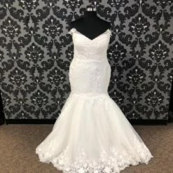 Something Blue Sincerity Bridal 44198 Wedding Dress Lace/Tulle Ivory AS IS HOLE IN BACK DETAIL