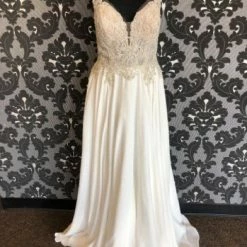Something Blue WEDDING DRESSES Allure Bridal Disney "Princess Jasmine" Size 12 Deep V Neckline A-line