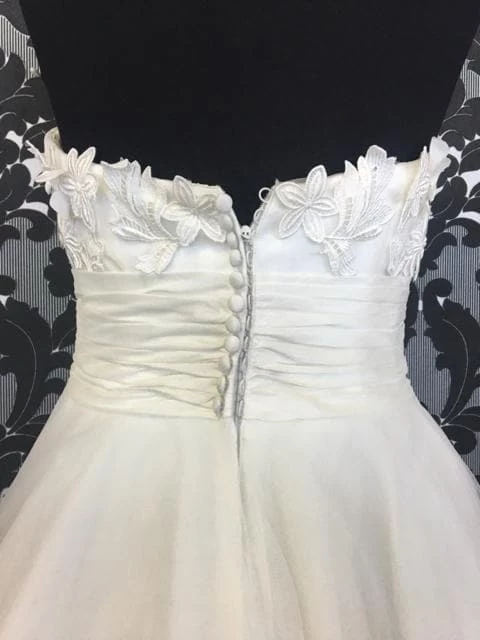 WEDDING DRESSES Size 12 Ivory Sincerity Tulle & Lace Strapless Tea Length Modified Sweetheart 4 WEDDING DRESSES Size 12 Ivory Sincerity Tulle & Lace Strapless Tea Length Modified Sweetheart