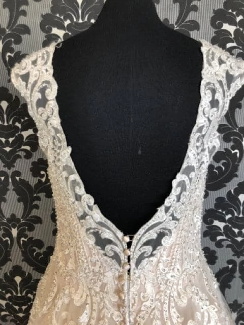 Something Blue Allure Bridal 7606 Women Wedding Dress Tulle/Embroidery Size 12 WEDDING DRESSES 7 Something Blue Allure Bridal 7606 Women Wedding Dress Tulle/Embroidery Size 12 WEDDING DRESSES