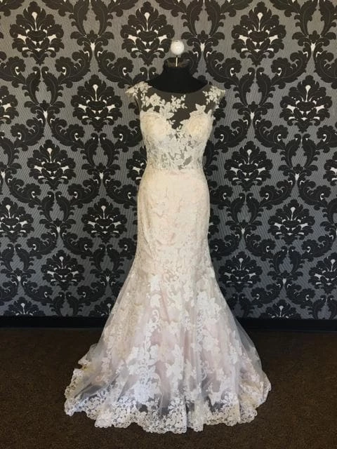 Size 10 Ivory/Nude Allure Bridal Lace Illusion Trumpet WEDDING DRESSES 3 Size 10 Ivory/Nude Allure Bridal Lace Illusion Trumpet WEDDING DRESSES