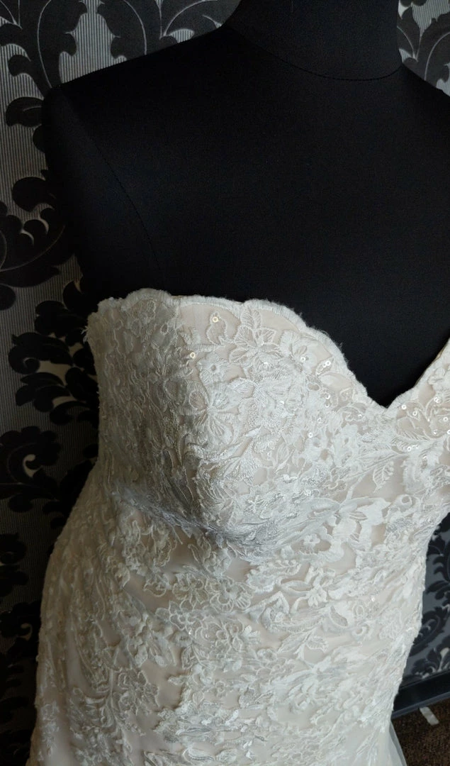 Something Blue Stella York 6870 Wedding Dress Size 26 Sequin/Lace Ivory Strapless WEDDING DRESSES 4 Something Blue Stella York 6870 Wedding Dress Size 26 Sequin/Lace Ivory Strapless WEDDING DRESSES