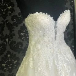 Something Blue Maggie Sottero Women's Wedding Dress Lace/Beading Ivory Size 6 A-line