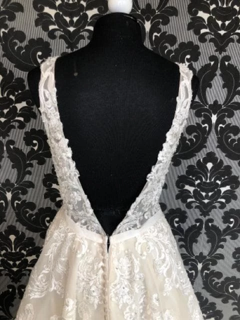 Something Blue Hurley Size 10 IvoryV-Neck Sleeveless A-line Wedding Dress WEDDING DRESSES 7 Something Blue Hurley Size 10 IvoryV-Neck Sleeveless A-line Wedding Dress WEDDING DRESSES