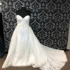 Something Blue WEDDING DRESSES Justin Alexander Beaded Lace Ivory Size 20 W/ DETACHABLE TRAIN