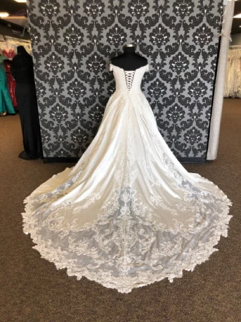 Something Blue Allure Bridal Disney" Princess Belle" Size 14 Ivory Off The Shoulder Ballgown WEDDING DRESSES 8 Something Blue Allure Bridal Disney" Princess Belle" Size 14 Ivory Off The Shoulder Ballgown WEDDING DRESSES