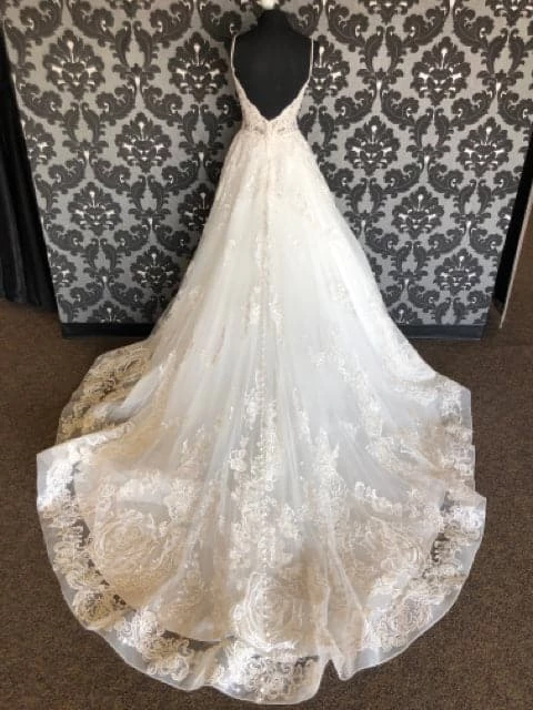 Something Blue Allure Bridal Disney "Beauty's Rose" Size 6 Ivory Ballgown 7 Something Blue Allure Bridal Disney "Beauty's Rose" Size 6 Ivory Ballgown