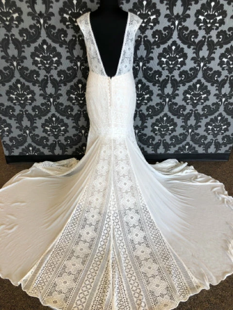 Something Blue Wilderly Bride F181 Size 18 Ivory Lace V-neck Fit & Flare 6 Something Blue Wilderly Bride F181 Size 18 Ivory Lace V-neck Fit & Flare