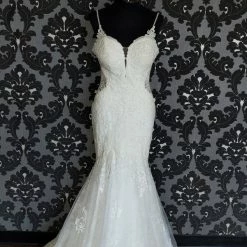 Something Blue Essense Wedding Dress D2945 Size 12 Lace/Beading Ivory Sleeveless