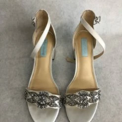 Something Blue Betsey Johnson SB-MEL Shoe Size 8.5 Satin/Beaded Ivory