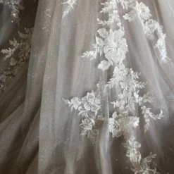 Something Blue Da Vinci Women Wedding Dress Sequin Lace Ivory/latte Size 4 WEDDING DRESSES 9 Something Blue Da Vinci Women Wedding Dress Sequin Lace Ivory/latte Size 4 WEDDING DRESSES