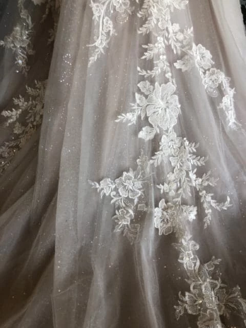 Something Blue Da Vinci Women Wedding Dress Sequin Lace Ivory/latte Size 4 WEDDING DRESSES 6 Something Blue Da Vinci Women Wedding Dress Sequin Lace Ivory/latte Size 4 WEDDING DRESSES