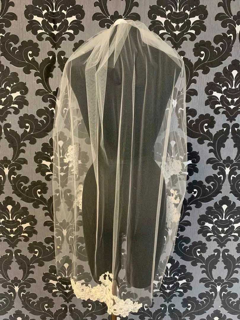 Something Blue VEILS 70-56 Lissette Veil Tulle/Lace Light Ivory Size Finger Tip Lace Edge 3 Something Blue VEILS 70-56 Lissette Veil Tulle/Lace Light Ivory Size Finger Tip Lace Edge