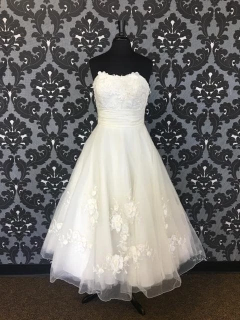 WEDDING DRESSES Size 12 Ivory Sincerity Tulle & Lace Strapless Tea Length Modified Sweetheart 3 WEDDING DRESSES Size 12 Ivory Sincerity Tulle & Lace Strapless Tea Length Modified Sweetheart