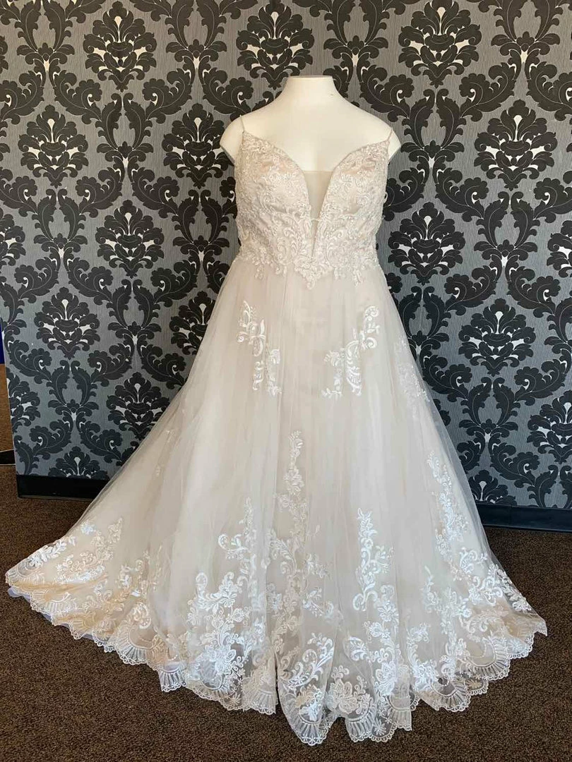 Something Blue WEDDING DRESSES Casablanca BL286 Wedding Dress Size 24 Lace/Tulle Ivory Sleeveless A-line 3 Something Blue WEDDING DRESSES Casablanca BL286 Wedding Dress Size 24 Lace/Tulle Ivory Sleeveless A-line