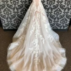 Something Blue Da Vinci Women Wedding Dress Sequin Lace Ivory/latte Size 4 WEDDING DRESSES 8 Something Blue Da Vinci Women Wedding Dress Sequin Lace Ivory/latte Size 4 WEDDING DRESSES