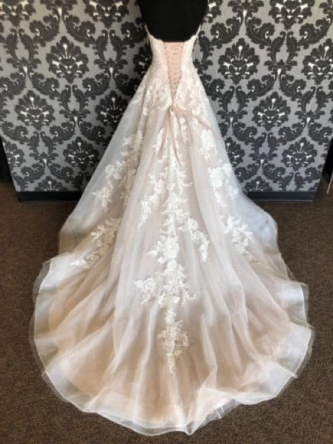 Something Blue Da Vinci Women Wedding Dress Sequin Lace Ivory/latte Size 4 WEDDING DRESSES 5 Something Blue Da Vinci Women Wedding Dress Sequin Lace Ivory/latte Size 4 WEDDING DRESSES