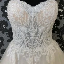 Something Blue Allure Bridal Disney "Aurora" Size 10 Ivory Sweetheart Neckline A-Line WEDDING DRESSES