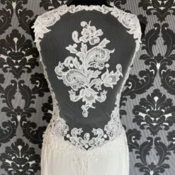 Something Blue Willowby Wedding Dress Lace/ Poly Spandex Ivory Size 6 Sheath 9 Something Blue Willowby Wedding Dress Lace/ Poly Spandex Ivory Size 6 Sheath