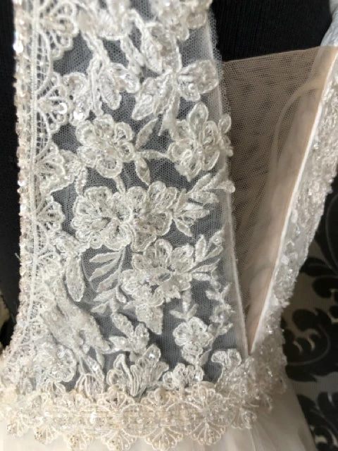 Something Blue Mori Lee 6923 Size 8 Ivory Tulle And Lace Plunging V-neck A-line WEDDING DRESSES 7 Something Blue Mori Lee 6923 Size 8 Ivory Tulle And Lace Plunging V-neck A-line WEDDING DRESSES