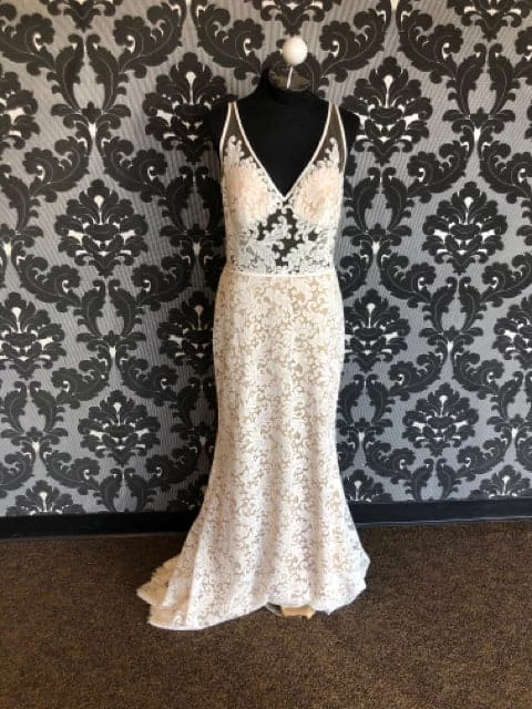 Something Blue Willowby Wedding Dress Lace Ivory/Nude Size 12 Sleeveless Sheath WEDDING DRESSES 3 Something Blue Willowby Wedding Dress Lace Ivory/Nude Size 12 Sleeveless Sheath WEDDING DRESSES
