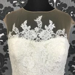 Size 14 Ivory Pronovias Lace/Tulle Illusion Cap Trumpet Modified Sweetheart