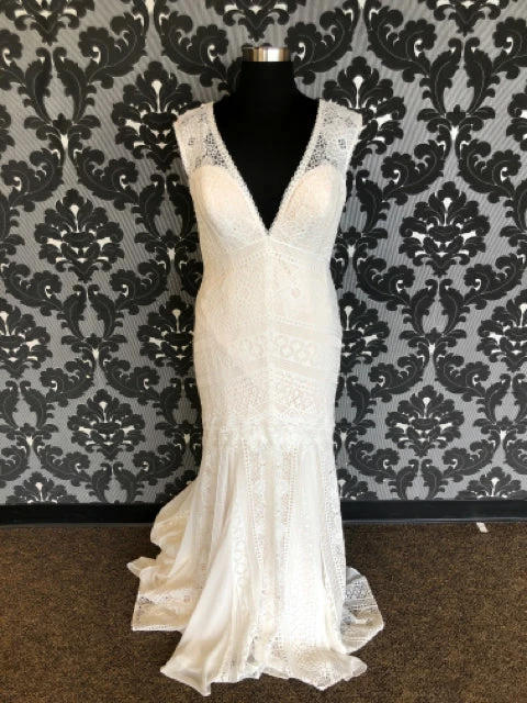 Something Blue Wilderly Bride F181 Size 18 Ivory Lace V-neck Fit & Flare 3 Something Blue Wilderly Bride F181 Size 18 Ivory Lace V-neck Fit & Flare