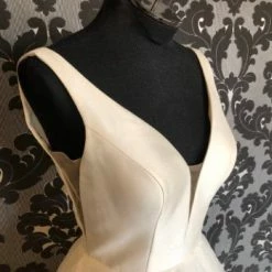 Something Blue Stella York Size 10 Ivory Tulle With Satin Bodice Sleeveless V-Neck Ballgown