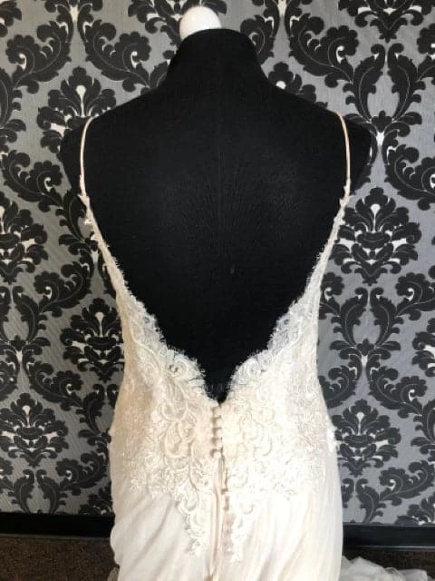 Something Blue Sincerity Bridal 1142 Lace/Tulle Size 14 AS IS RUNS AND HOLES THROUGHOUT WEDDING DRESSES 6 Something Blue Sincerity Bridal 1142 Lace/Tulle Size 14 AS IS RUNS AND HOLES THROUGHOUT WEDDING DRESSES