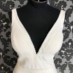 Something Blue WEDDING DRESSES Essense Of Australia Size 14 Ivory Chiffon V-Neck A-Line