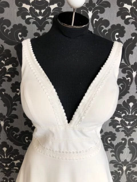 Something Blue WEDDING DRESSES Essense Of Australia Size 14 Ivory Chiffon V-Neck A-Line 4 Something Blue WEDDING DRESSES Essense Of Australia Size 14 Ivory Chiffon V-Neck A-Line