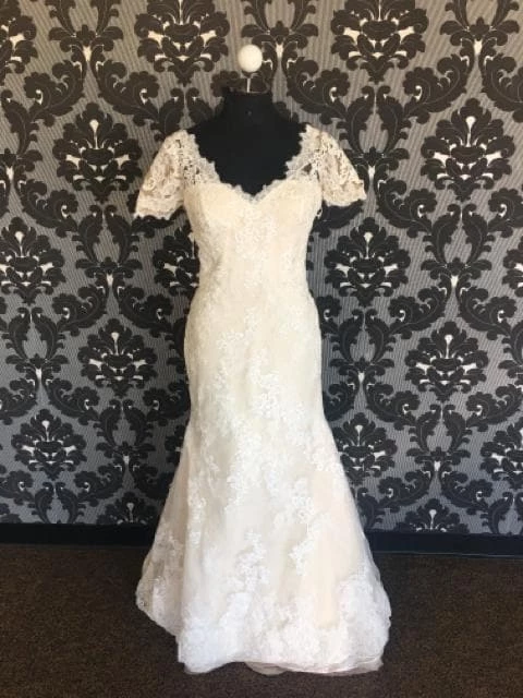 Something Blue Wedding Pronovias Wedding Dress Lace Ivory & Blush Size 8 NEW ARRIVALS 3 Something Blue Wedding Pronovias Wedding Dress Lace Ivory & Blush Size 8 NEW ARRIVALS