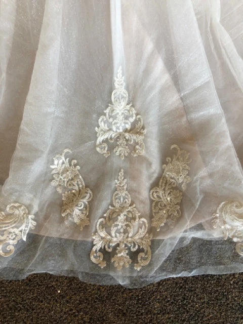 Something Blue Stella York 6959 Wedding Dress Size 16 Lace/Tulle Ivory Sleeveless Ballgown WEDDING DRESSES 6 Something Blue Stella York 6959 Wedding Dress Size 16 Lace/Tulle Ivory Sleeveless Ballgown WEDDING DRESSES