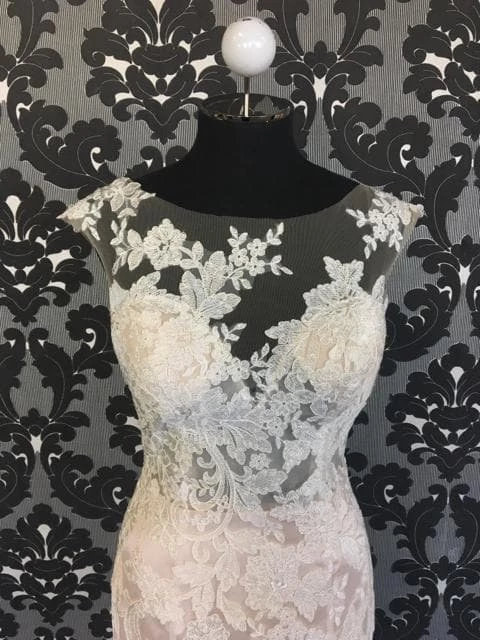 Size 10 Ivory/Nude Allure Bridal Lace Illusion Trumpet WEDDING DRESSES 4 Size 10 Ivory/Nude Allure Bridal Lace Illusion Trumpet WEDDING DRESSES