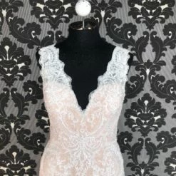 Something Blue WEDDING DRESSES Galina Wedding Dress Lace Ivory & Blush Size 8 Sleeveless