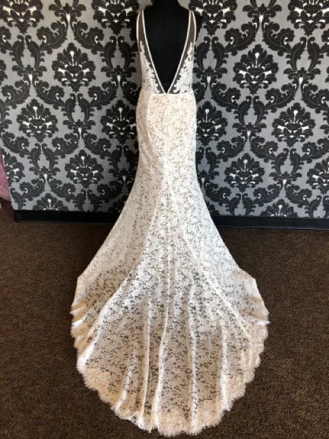 Something Blue Willowby Wedding Dress Lace Ivory/Nude Size 12 Sleeveless Sheath WEDDING DRESSES 5 Something Blue Willowby Wedding Dress Lace Ivory/Nude Size 12 Sleeveless Sheath WEDDING DRESSES