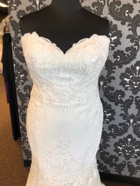 Something Blue WEDDING DRESSES Casablanca 2404 Wedding Dress Lace/poly Ivory/Silver Size 20 4 Something Blue WEDDING DRESSES Casablanca 2404 Wedding Dress Lace/poly Ivory/Silver Size 20