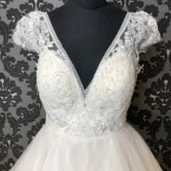Something Blue WEDDING DRESSES Allure Bridal Disney "Cinderella" Size 12 Deep V Neckline Ballgown
