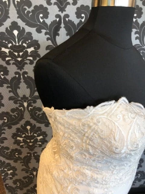 Something Blue WEDDING DRESSES Casablanca 2404 Wedding Dress Lace/poly Ivory/Silver Size 20 5 Something Blue WEDDING DRESSES Casablanca 2404 Wedding Dress Lace/poly Ivory/Silver Size 20