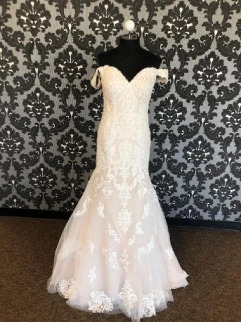Something Blue Essense Of Size 14 Ivory Sweetheart Off The Shoulder Tulle And Lace FIt & Flare 3 Something Blue Essense Of Size 14 Ivory Sweetheart Off The Shoulder Tulle And Lace FIt & Flare