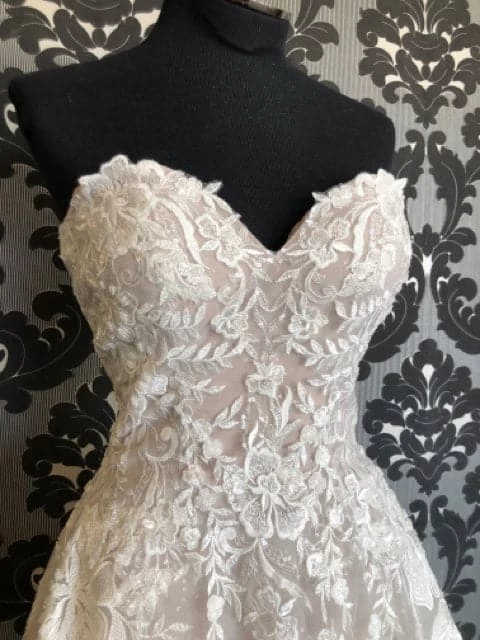 Something Blue Da Vinci Women Wedding Dress Sequin Lace Ivory/latte Size 4 WEDDING DRESSES 4 Something Blue Da Vinci Women Wedding Dress Sequin Lace Ivory/latte Size 4 WEDDING DRESSES