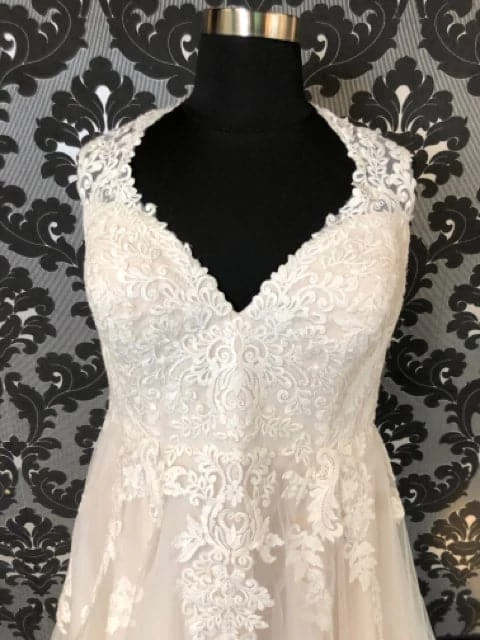Something Blue Stella York 6391 Women Wedding Dress Lace/Tulle Ivory/Moscato WEDDING DRESSES 4 Something Blue Stella York 6391 Women Wedding Dress Lace/Tulle Ivory/Moscato WEDDING DRESSES