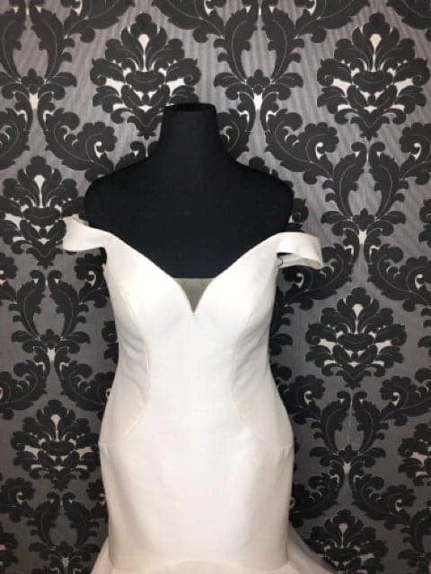 Something Blue Martina Liana 1172ZZ Wedding Dress Bengaline/Horsehair AS IS STAINS THROUGHOUT WEDDING DRESSES 4 Something Blue Martina Liana 1172ZZ Wedding Dress Bengaline/Horsehair AS IS STAINS THROUGHOUT WEDDING DRESSES