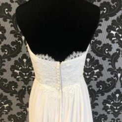 Something Blue Sweetheart 1103 Wedding Dress Lace/Chiffon Ivory Size 6 A-line 10 Something Blue Sweetheart 1103 Wedding Dress Lace/Chiffon Ivory Size 6 A-line