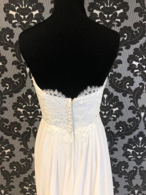 Something Blue Sweetheart 1103 Wedding Dress Lace/Chiffon Ivory Size 6 A-line 6 Something Blue Sweetheart 1103 Wedding Dress Lace/Chiffon Ivory Size 6 A-line