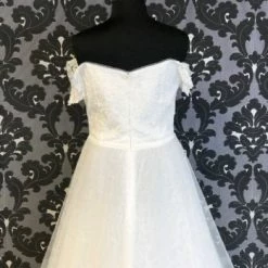 Something Blue Da Vinci Wedding Dress Lace/Tulle Ivory Size 20 Off The Shoulder WEDDING DRESSES