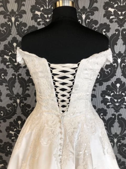 Something Blue Allure Bridal Disney" Princess Belle" Size 14 Ivory Off The Shoulder Ballgown WEDDING DRESSES 7 Something Blue Allure Bridal Disney" Princess Belle" Size 14 Ivory Off The Shoulder Ballgown WEDDING DRESSES