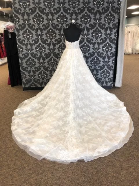 Something Blue Calla Blanche Size 14 Ivory And Nude V-Neck Strapless Lace Ballgown WEDDING DRESSES 5 Something Blue Calla Blanche Size 14 Ivory And Nude V-Neck Strapless Lace Ballgown WEDDING DRESSES