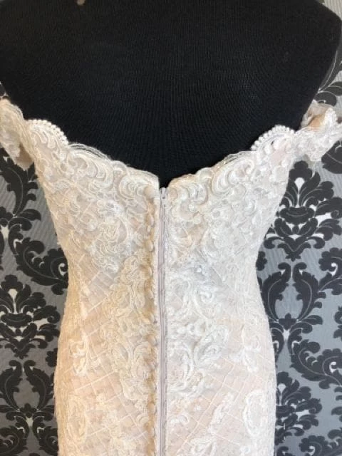 Something Blue Essense Of Size 14 Ivory Sweetheart Off The Shoulder Tulle And Lace FIt & Flare 7 Something Blue Essense Of Size 14 Ivory Sweetheart Off The Shoulder Tulle And Lace FIt & Flare