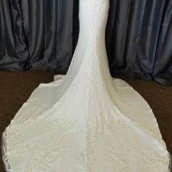 Something Blue CallaBlanche 121232 Wedding Dress Size 10 Crepe/Beaded Ivory Sleeveless WEDDING DRESSES 9 Something Blue CallaBlanche 121232 Wedding Dress Size 10 Crepe/Beaded Ivory Sleeveless WEDDING DRESSES